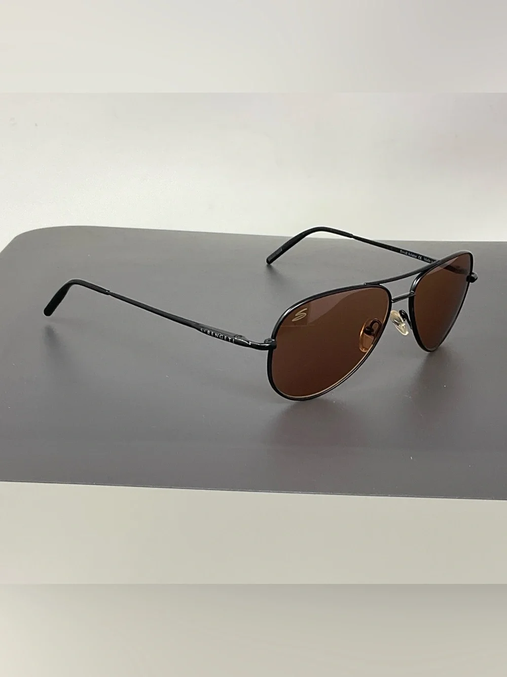 Serengeti Sunglasses Small Aviator photochromic polarized 6889 some scratches